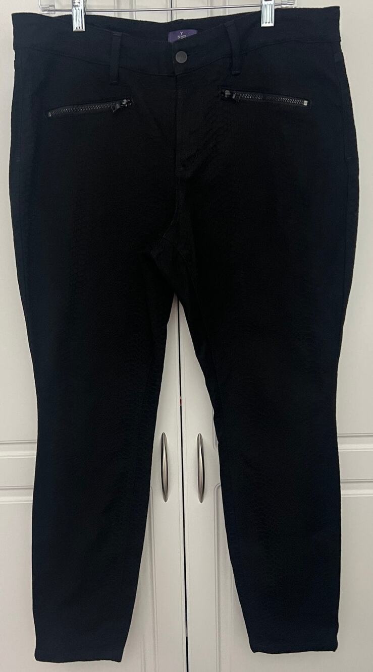 NYDJ AMI Skinny Legging Jeans Lift Tuck Technology in Black Snakeskin Size 14P